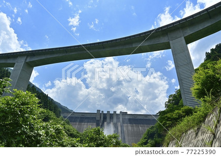 奧秩父瀧澤水壩和雷電 Todoroki Rokugi 橋 77225390
