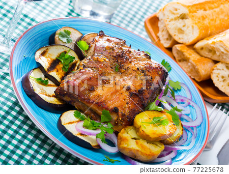 Roasted pork carre with vegetables 77225678