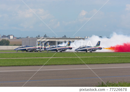 Italian Air Force "Frecce Tricolori" smoke check 77226678