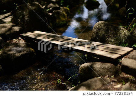 小川的橋樑 小川的橋樑 77228184