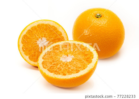 Hassaku oranges cut in half Hassaku oranges cut in half 77228233