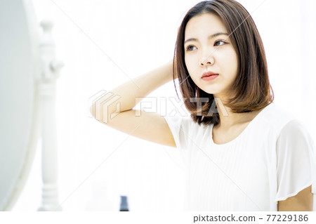 護膚美容女性 77229186