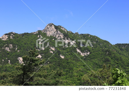 National Park. Bukhansan. Green. Cheongsu Temple in Pyeongchang-dong. Hyeongjebong Peak National Park. Bukhansan. Green. Cheongsu Temple in Pyeongchang-dong. Hyeongjebong Peak 77231848