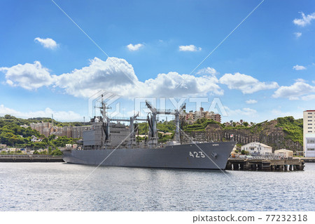 [Kanagawa / Yokosuka] Supply ship "Tokiwa" AOE-423 anchored at Yokosuka Navy facility under the blue sky in summer. 77232318