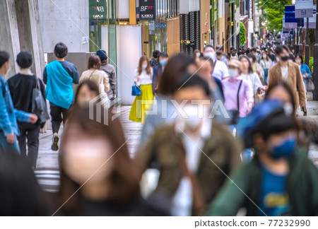 日本 GW 東京表參道的東京城市景觀。在第三次聲明下,但很多人= 5月2日 日本 GW 東京表參道的東京城市景觀。在第三次聲明下,但很多人= 5月2日 77232990