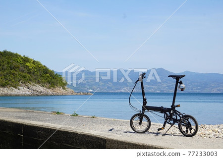 在大村灣沿岸騎自行車 77233003