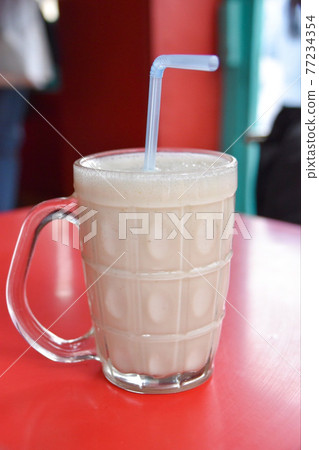 來自印度列城的酸奶飲料 77234354