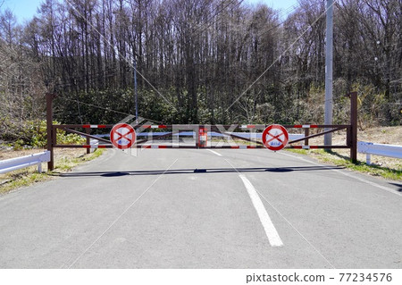 Image of closed road Image of closed road 77234576