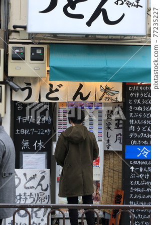 Stand-up soba udon, lunch for businessmen 77235227
