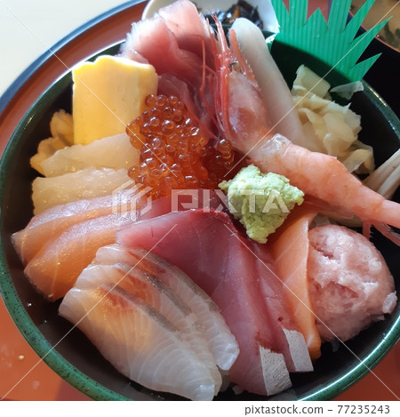 Luxury seafood bowl 77235243