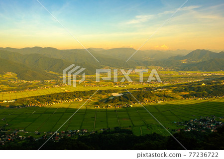 從平丸山口眺望飯山市（夏/夜景） 77236722