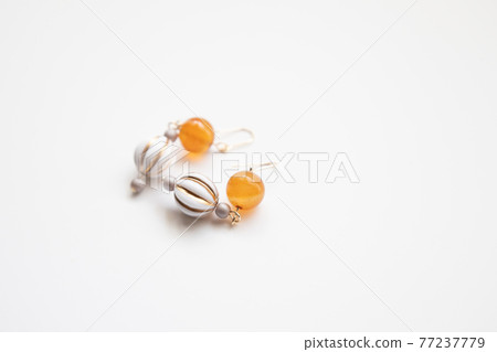 Natural stone carnelian and retro bead earrings 77237779