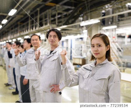 People working in the factory 77239534