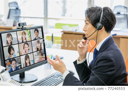 A businessman holding an online meeting in the office 77240553