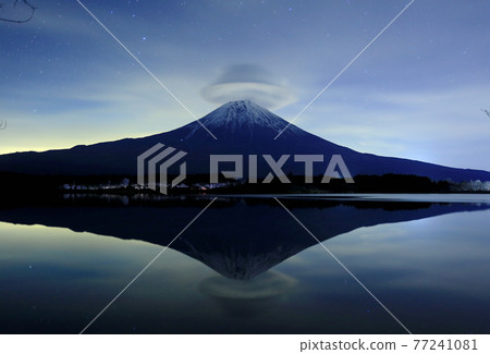 富士山的影子 富士山的影子 77241081