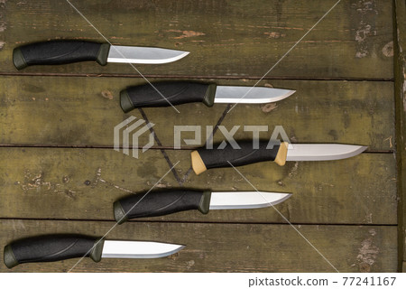There are many knives on the table. Unidirectional knives. Flying knives. 77241167