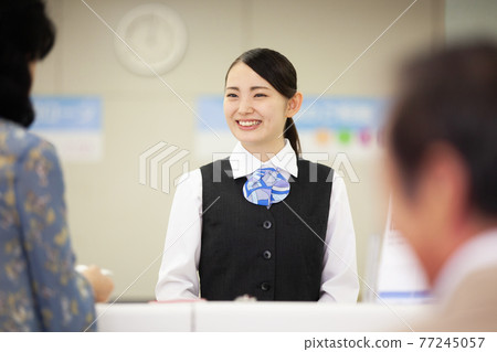 銀行業務員窗口業務形象 77245057