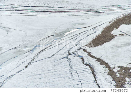 3月岩手縣西若町錦州湖雪景 77245972