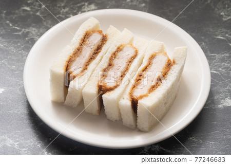 Cutlet sandwich 77246683