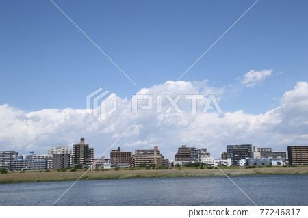 I walked on the Rokugo bank on a sunny day 77246817