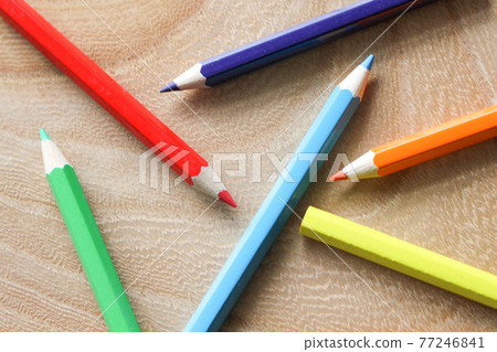 Image of colored pencils 77246841