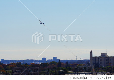 運輸機在城市低空飛行 運輸機在城市低空飛行 77247156