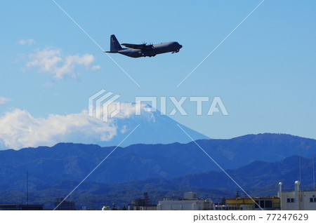 富士山和 C-130 大力神 77247629