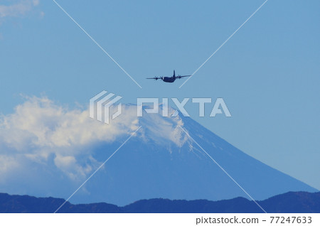 富士山和 C-130 大力神 77247633
