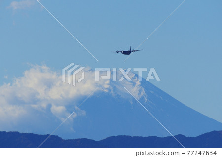 富士山和 C-130 大力神 77247634