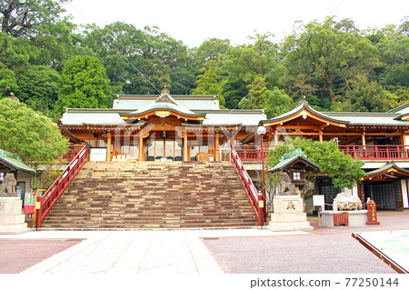 Haiden and car shrine at Suwa Shrine Haiden and car shrine at Suwa Shrine 77250144