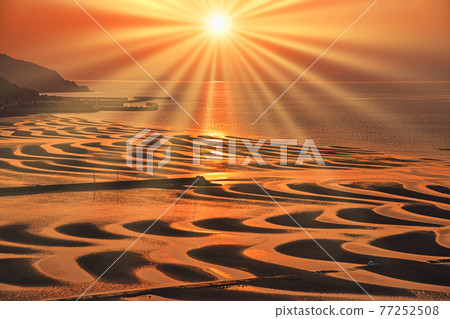 Sunset scenery on the Okoshiki coast 77252508