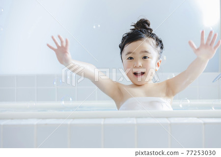 女童洗澡時間 77253030