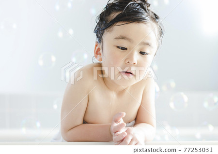 女童洗澡時間 77253031