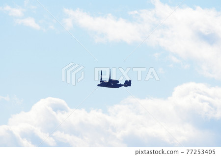 魚鷹在橫田空軍基地飛行 77253405