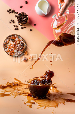 pouring coffee in a cup 77253768