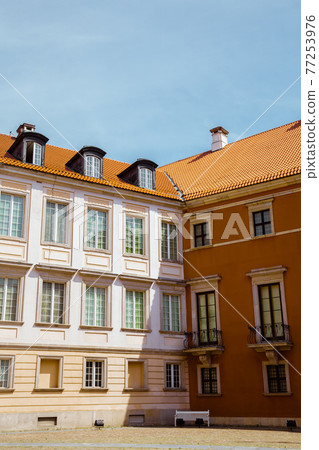 Warsaw old town Royal Castle in Warsaw, Poland Warsaw old town Royal Castle in Warsaw, Poland 77253976