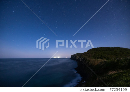 《Ikitsuki Island, Nagasaki Prefecture》 The Big Dipper and the cliffs of Shiodawara 77254199