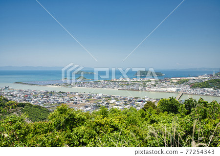 從有田禦寒海道眺望有田川河口、沖之島和城之島 77254343