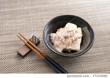 Bamboo shoot salad 77254890