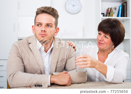 Mother calms the son 77255650