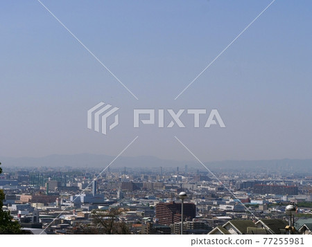 大阪平岡公園 從公園看大阪平原（東大阪，鶴見，吹田方向的市區）（西北方向，春天） 77255981