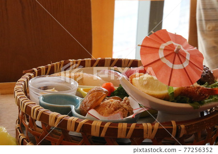 Cooking after visiting the shrine 77256352