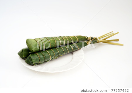 三 chimaki 白色背景 77257432