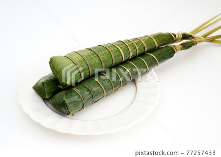 三 chimaki 白色背景 77257433