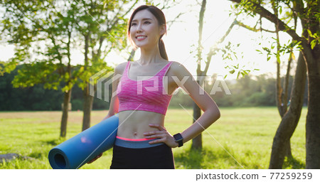 sport woman does yoga sport woman does yoga 77259259