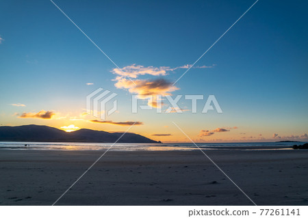 Kiltoorish bay beach between Ardara and Portnoo in Donegal - Ireland. 77261141