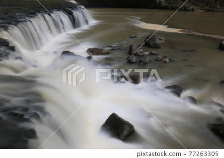 江原道、鐵原郡、直湯瀑布、杜鵑花、水、瀑布 77263305