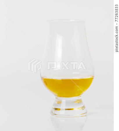 Single malt whisky in tasting glass, an exclusive drink to celebrate special moments 77263833
