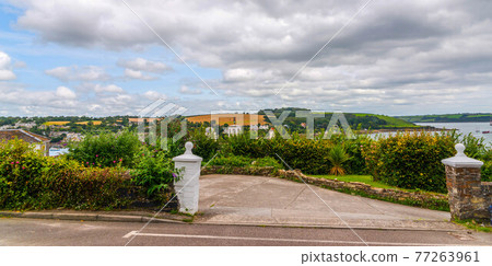 Interesting car access to property in the English countryside 77263961