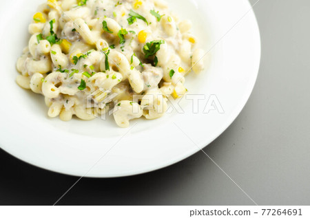 Cooked pasta with flaked tuna and sweetcorn in mayonnaise dressing 77264691